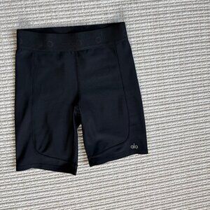 Alo Yoga High-Waist Lavish Short Black S — Excellent Condition